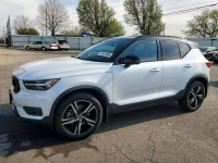Volvo XC 40 AWD / R-DESIGN / niski przebieg