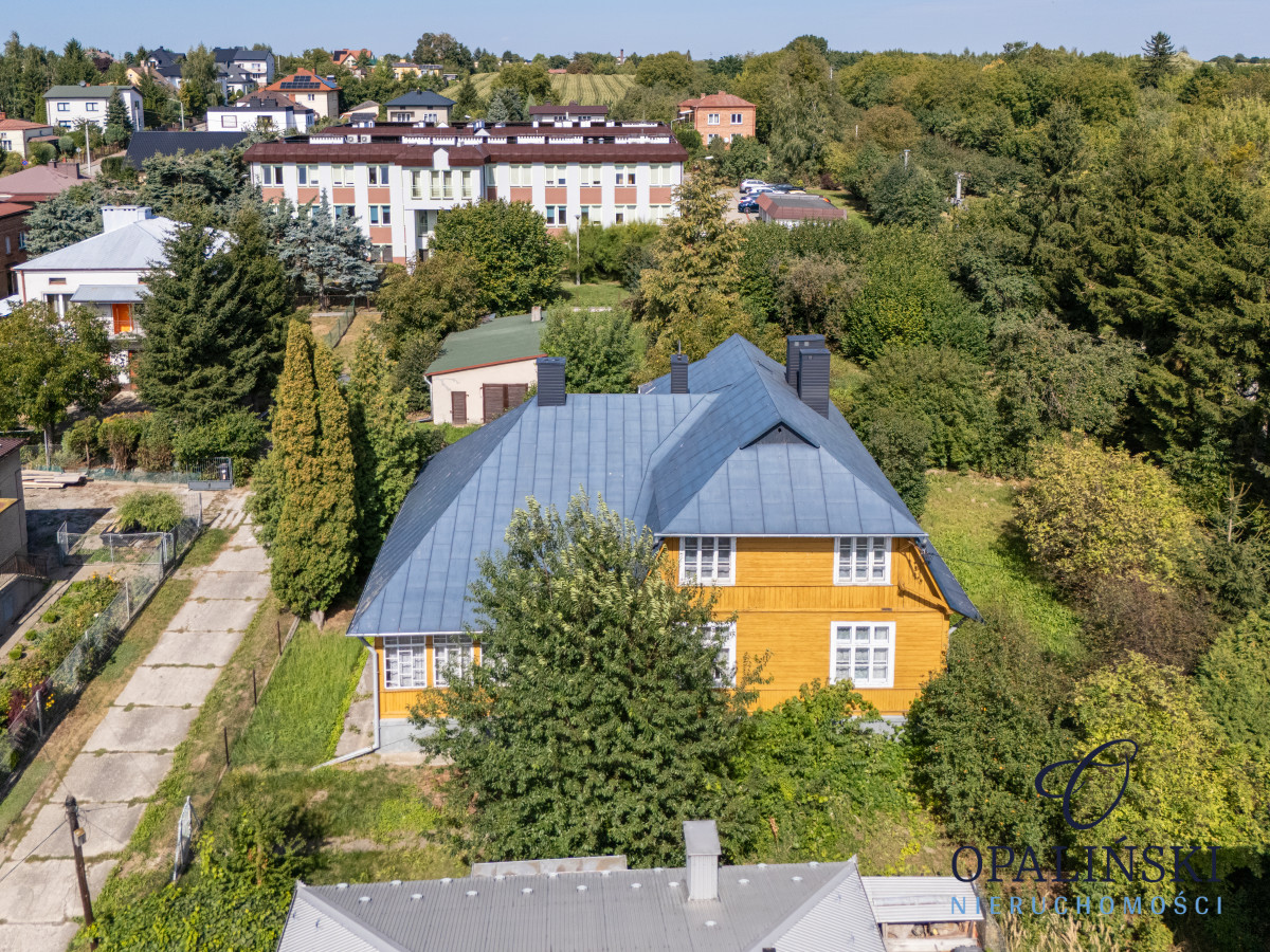 Niezwykły drewniany dom z amfiladą z XX wieku Opatów - zdjęcie 7