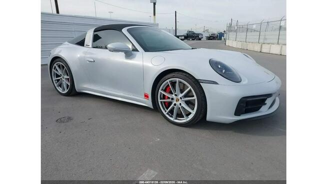 Porsche 911 / 4x4 / Kosmetyczne uszkodzenie / niski przebieg / Tarnów - zdjęcie 1