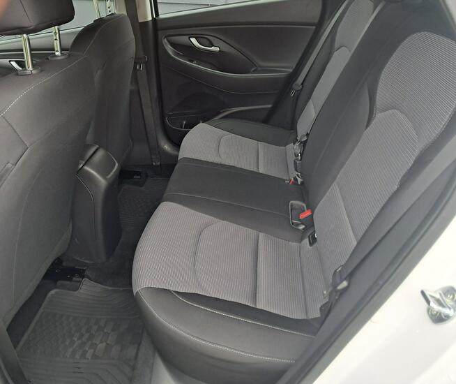 Hyundai i30 1.5 Benzyna  110 KM Cisiec - zdjęcie 12