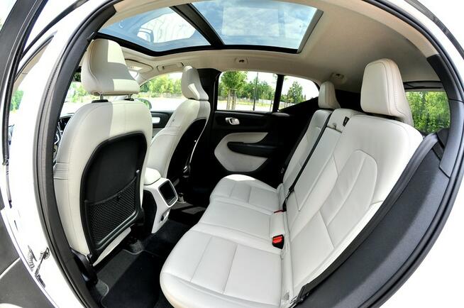 Volvo XC 40 2,0 150KM_D3_Harman-Kardon_Panorama_Led_Navi_Skóra_ Płock - zdjęcie 8