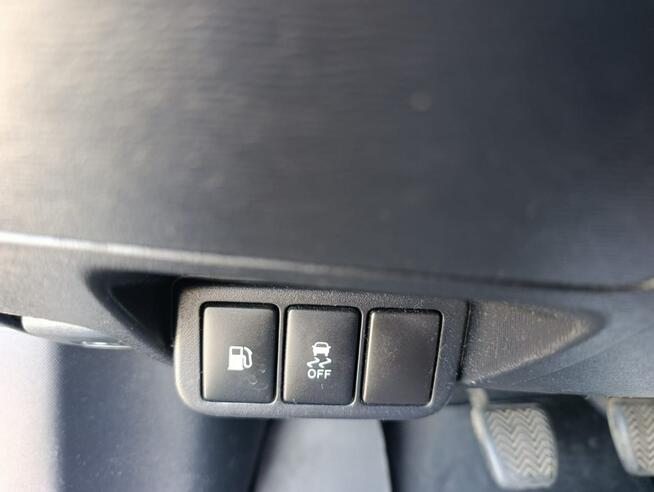Toyota Avensis Karczew - zdjęcie 9