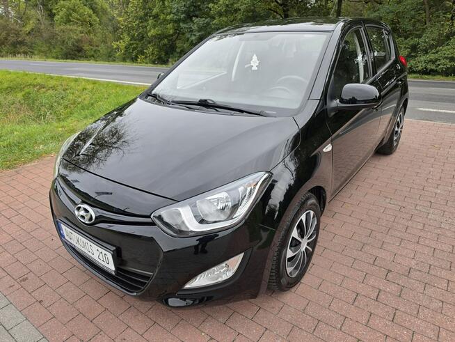 Hyundai i20 1,2 benzynka bardzo niski przebieg 101 tyś km w bdb stanie Cielcza - zdjęcie 2