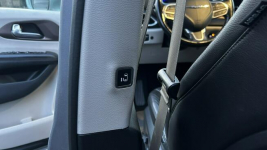 Chrysler Pacifica Limited - Doskonały Minivan dla Wymagających Rodzin Gdynia - zdjęcie 12