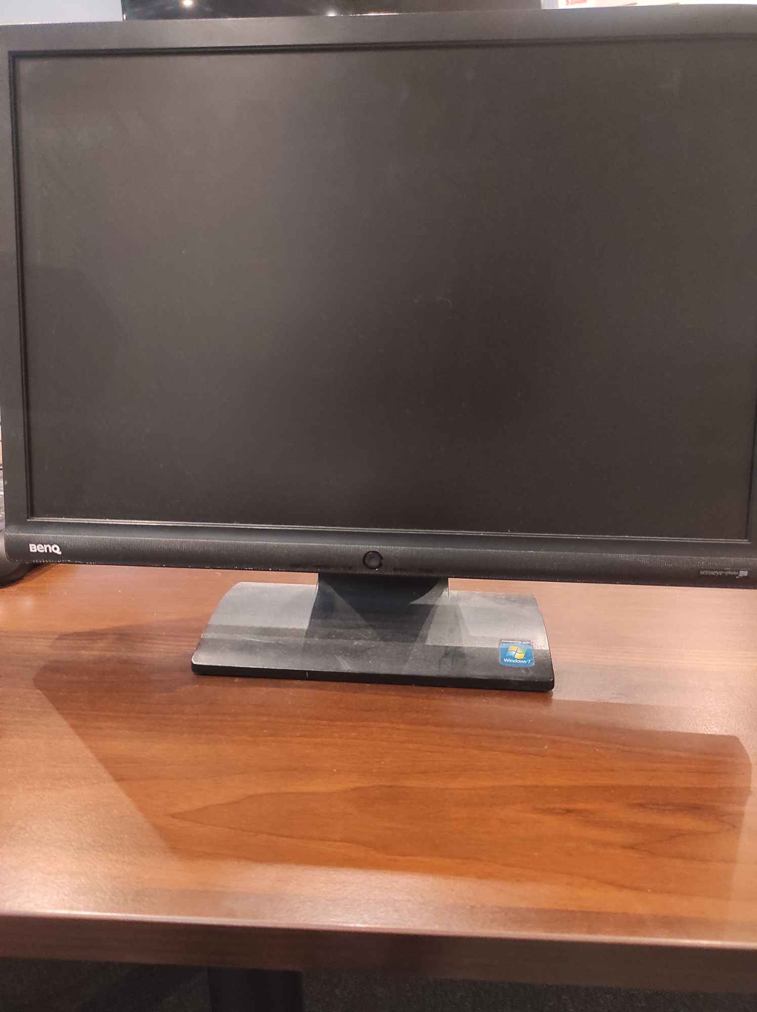 Syndyk sprzeda sprzęt komputerowy w postaci  10 monitorów Ursus - zdjęcie 2