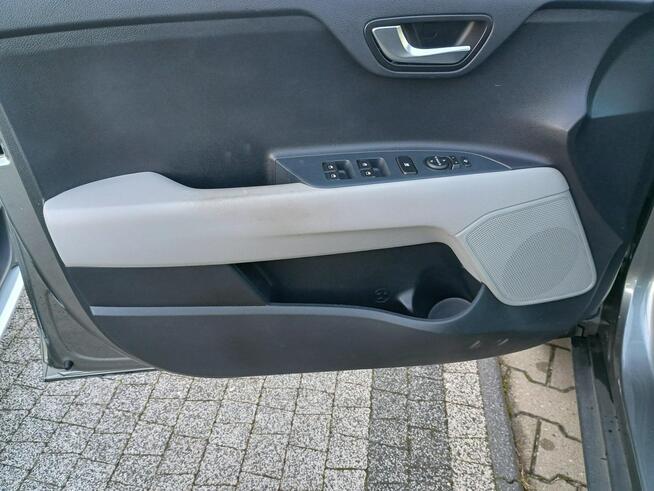 Kia Stonic Wersja L / Salon PL / Gwarancja do 2030 / Kamera / 6 MT Bełchatów - zdjęcie 10