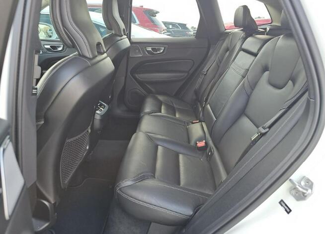 Volvo XC 60 INSCRIPTION / AWD / T5 / niski przebieg Warszawa - zdjęcie 11