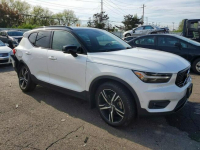 Volvo XC 40 AWD / R-DESIGN / niski przebieg Warszawa - zdjęcie 3