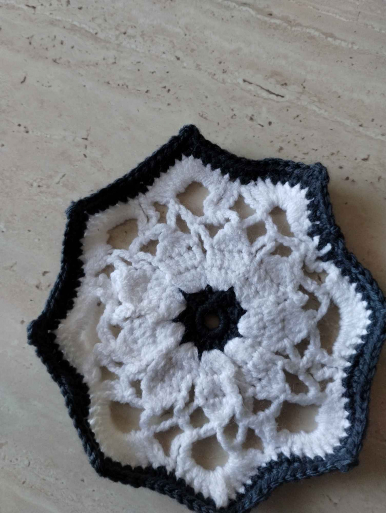 Szydełkowe podstawki pod kubek Grabówiec - zdjęcie 5