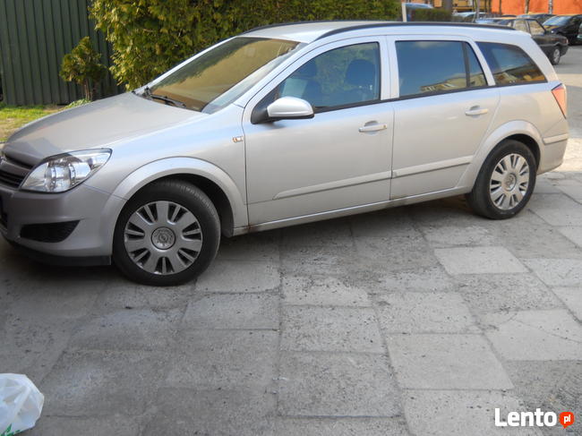 OPEL ASTRA KOMBI 1.6 benzyna W BARDZO DOBRYM STANIE Futory - zdjęcie 1