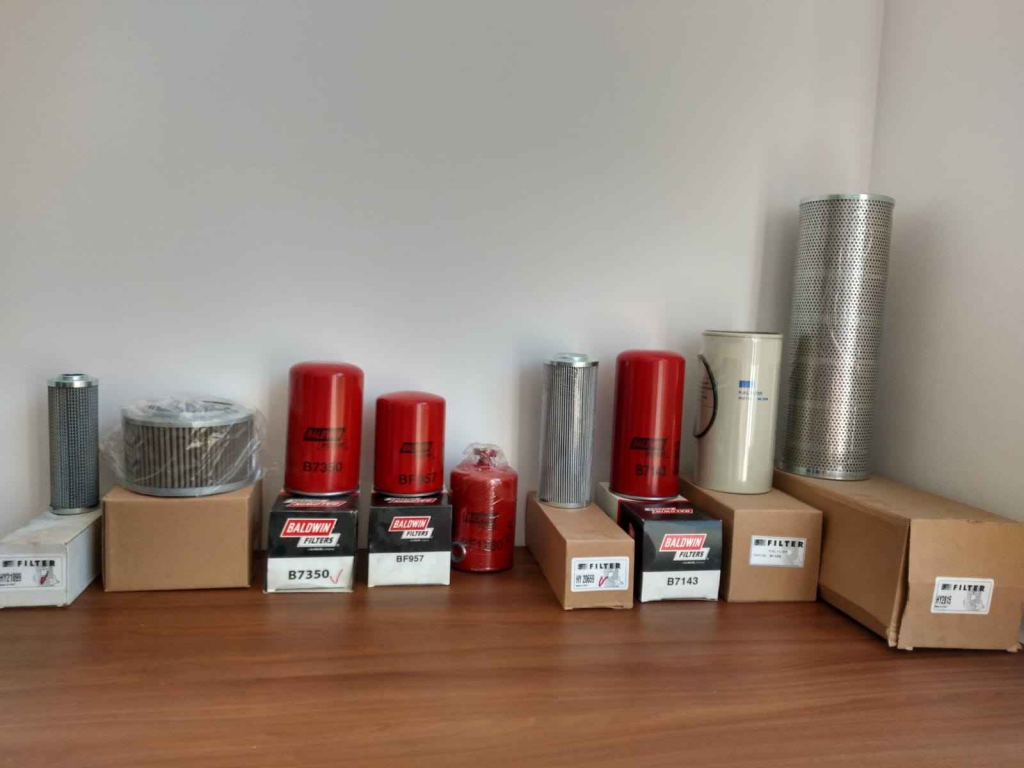 Sprzedam zestaw filtrów do maszyn budowlanych Stara Bukówka - zdjęcie 1