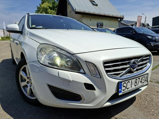V60 2.0 D3 Momentum, Webasto, Bluetooth, Hak, PDC, Bi-Xenon Cieszyn - zdjęcie 5