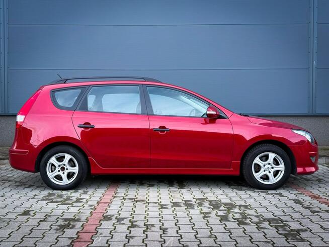 Hyundai i30 CW 1.4 16V 109KM Kombi I właściciel Niski przebieg Wrocław - zdjęcie 5