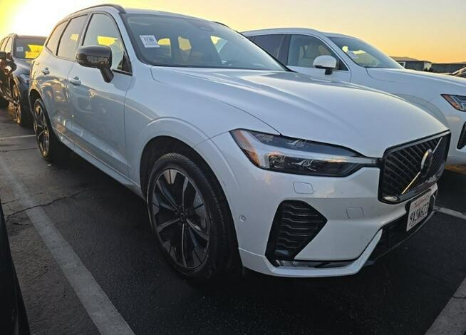 Volvo XC 60 Bogata wersja wyposażenia / AWD / B5 Chwaszczyno - zdjęcie 2