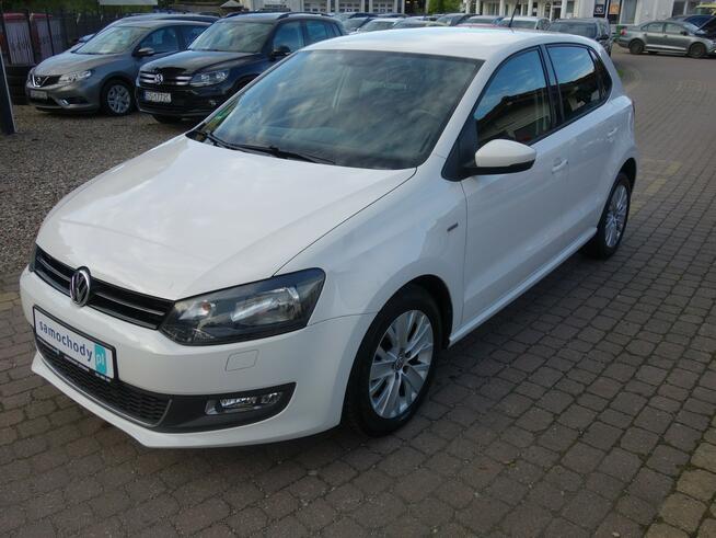 Volkswagen Polo 2013 1.2 benzyna 70km BEZWYPADKOWY Navi grzane fotele Słupsk - zdjęcie 8