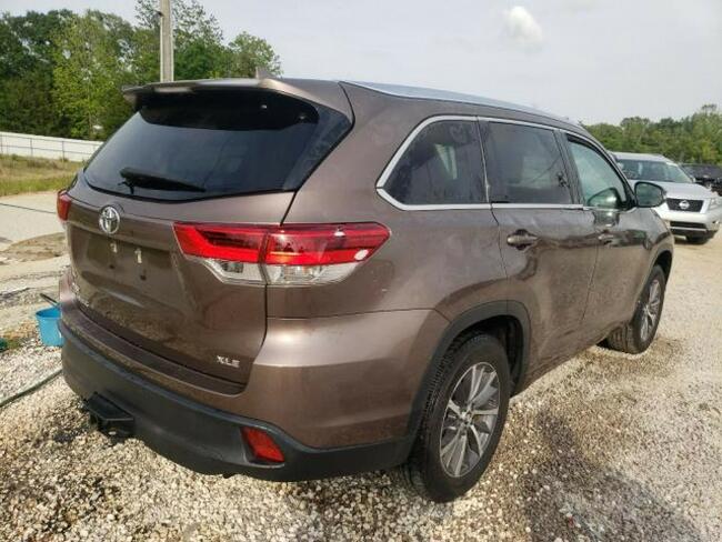 Toyota Highlander 2018, 3.5L, SE, po gradobiciu Warszawa - zdjęcie 4