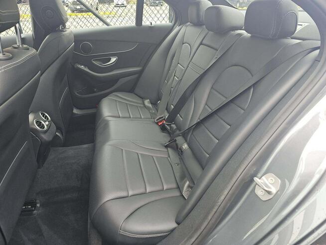 Mercedes C 300 4Matic / pakiet AMG / niski przebieg Chwaszczyno - zdjęcie 8