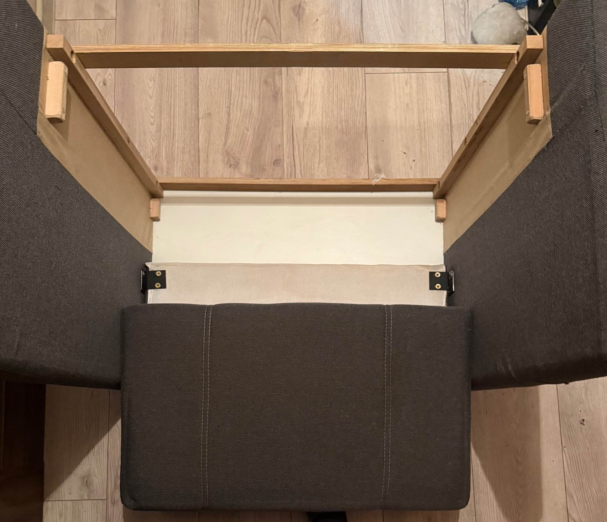 Fotel z funkcją łóżka rozkładanego z pojemnikiem na pościel Busko-Zdrój - zdjęcie 3