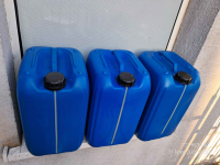 Kanistry 25 l białe niebieskie