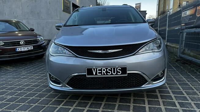 Chrysler Pacifica Limited - Doskonały Minivan dla Wymagających Rodzin Gdynia - zdjęcie 2