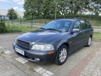 Volvo V40 1,8 benzyna 2004, którym jeździł Lewandowski