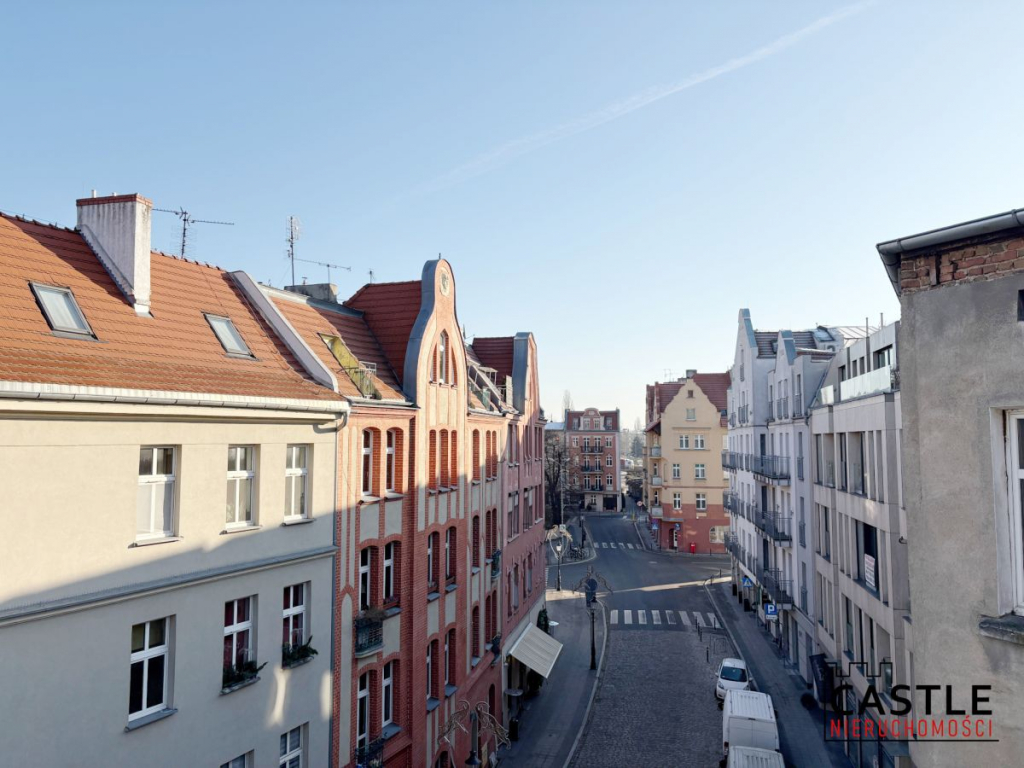 Jasna kawalerka z balkonami na klimatycznej Śródce Poznań - zdjęcie 2