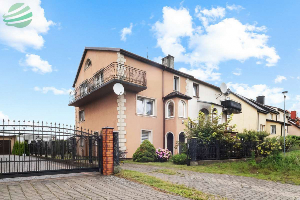 Dom jednorodzinny z niezależnym mieszkaniem i budy Darłowo - zdjęcie 1