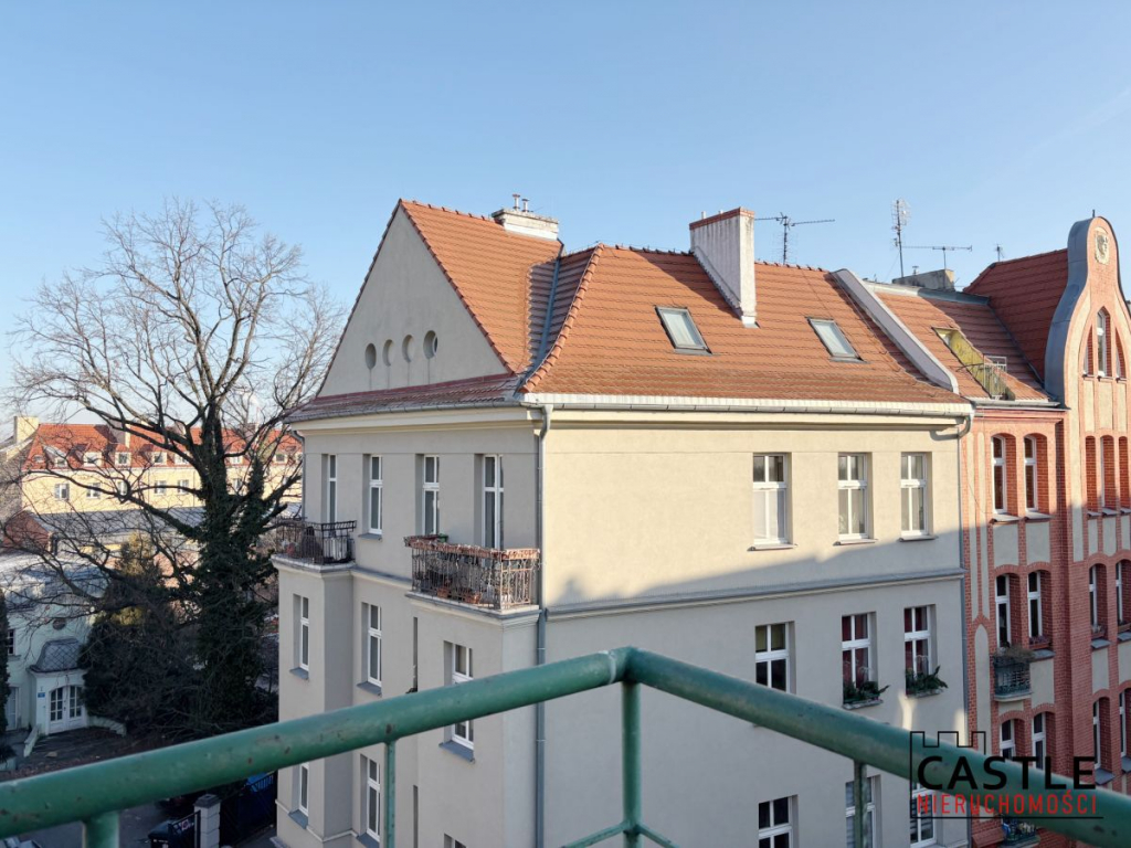 Jasna kawalerka z balkonami na klimatycznej Śródce Poznań - zdjęcie 1