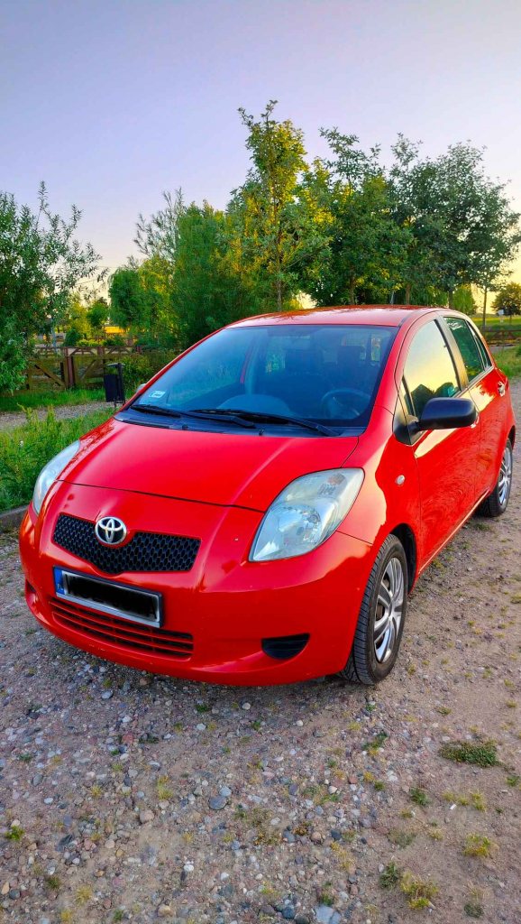 Sprzedam Toyota Yaris ekonomiczne auto na dojazdy Sierpc - zdjęcie 4