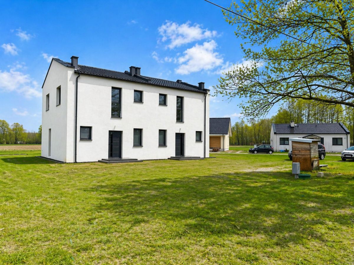 Dom w zabudowie bliźniaczej w spokojnej okolicy Glinno - zdjęcie 1