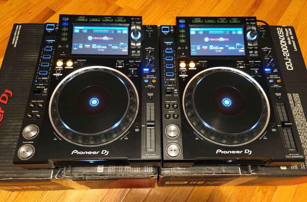 2x Pioneer CDJ-2000NXS2 + 1x DJM-900NXS2 DJ Mixer dla 2600 EUR Ochota - zdjęcie 3