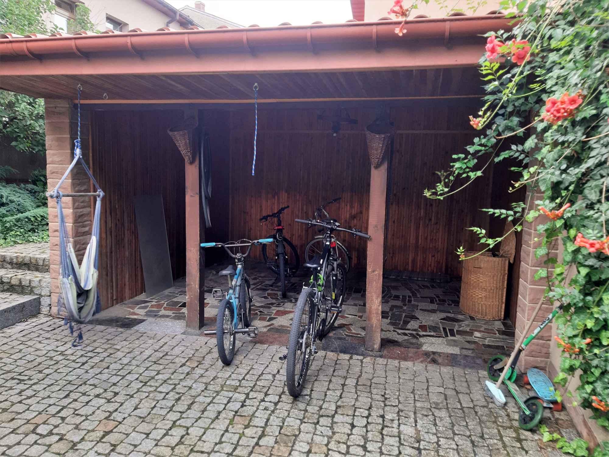 Duży dom  do zamieszkania i gotowe budynki „na biznes” Chmielnik - zdjęcie 9