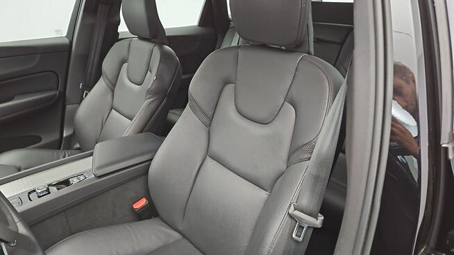 Volvo XC 60 AWD Plus Dark aut ! Z Polskiego Salonu ! Faktura VAT ! Warszawa - zdjęcie 11