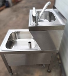 Sprzedam profesjonalną stację higieniczną ze stali nierdzewnej.