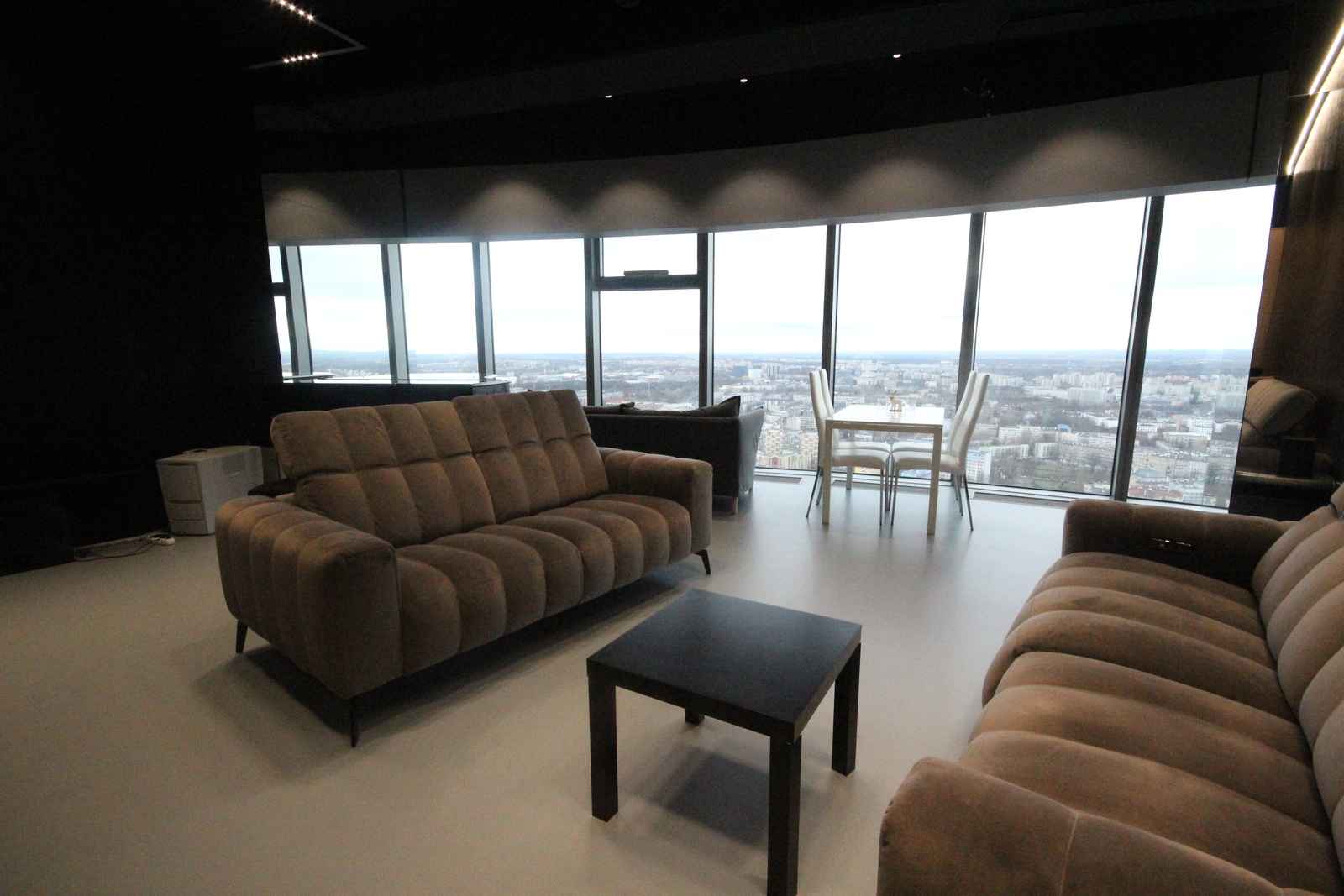 4pok, 155met, Sky Tower KOMÓRKA/GARAŻ/2013 (Wrocław) Krzyki - zdjęcie 2