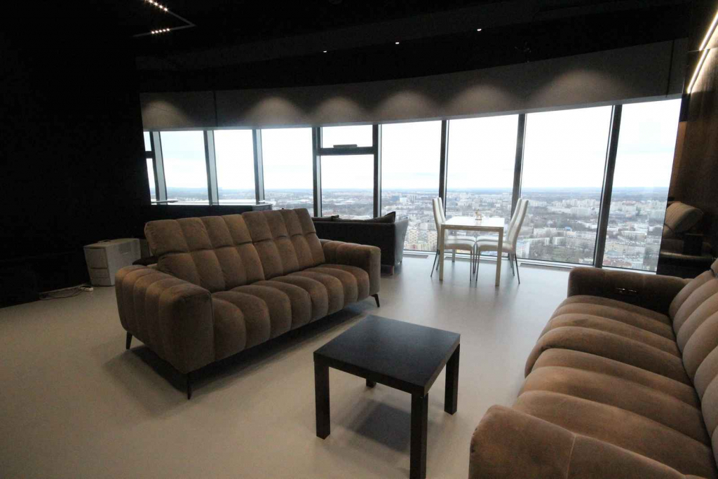 4pok, 155met, Sky Tower KOMÓRKA/GARAŻ/2013 (Wrocław) Krzyki - zdjęcie 2