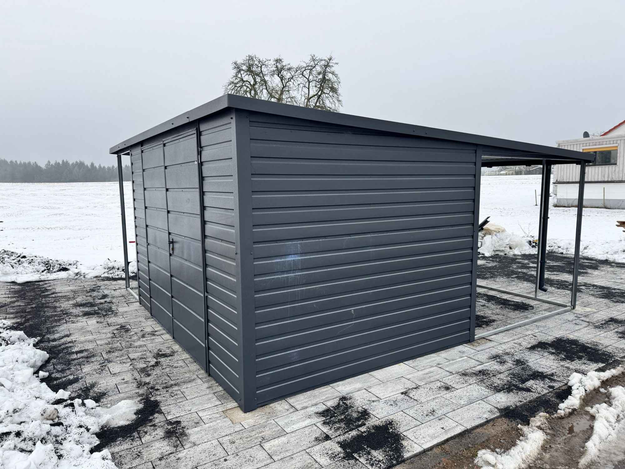 Garaż Blaszany 5,5 × 4,5 m z Wiatami Nowoczesny Schowek Grafit MAT Toruń - zdjęcie 4