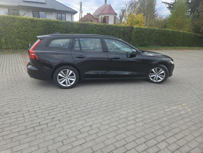 Volvo V60 2018r 2.0 Diesel 150KM Ledy Alu Navi z GWARANCJĄ Kadłubówka - zdjęcie 5