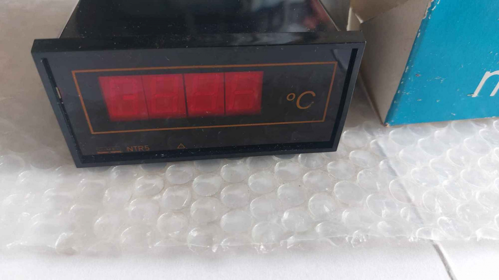cyfrowy miernik LUMEL typ NTR5/A0 zakres 200C /Pt100 Dąbrowa Górnicza - zdjęcie 2