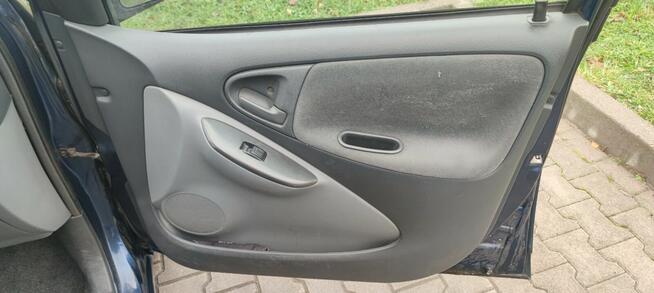 Syndyk sprzeda samochód osobowy TOYOTA YARIS 2002 Gdańsk - zdjęcie 11