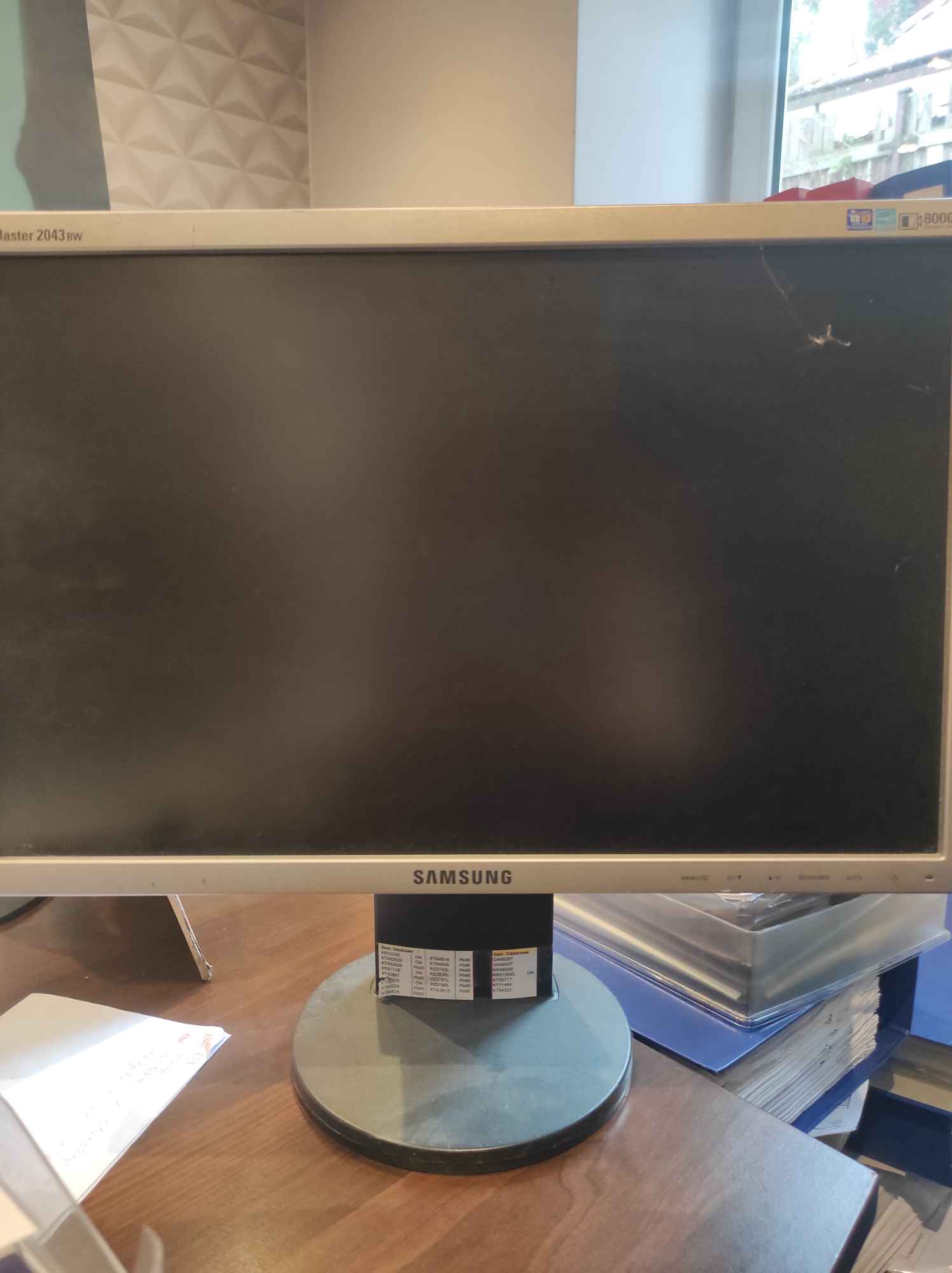 Syndyk sprzeda sprzęt komputerowy w postaci  10 monitorów Ursus - zdjęcie 12