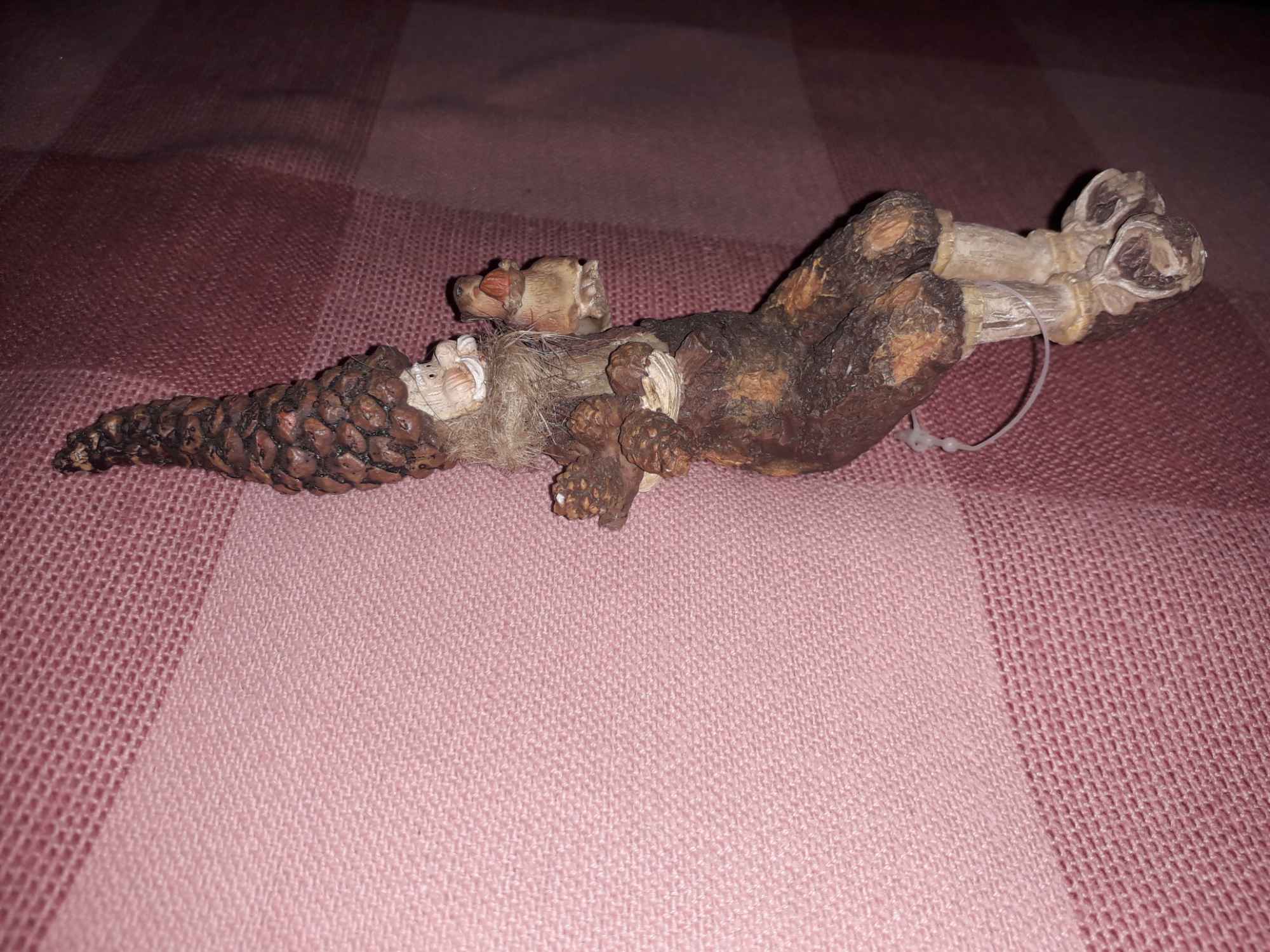 Ludzik z brodą w pozycji siedzącej Bielany - zdjęcie 2