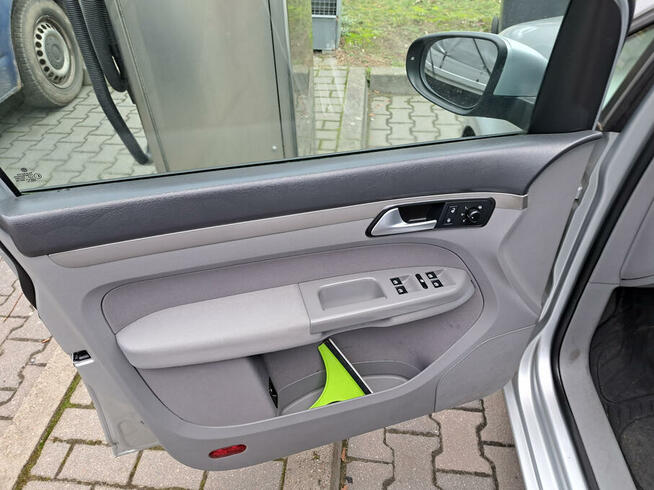 Sprzedam zadbany VW Touran Szczecin - zdjęcie 2