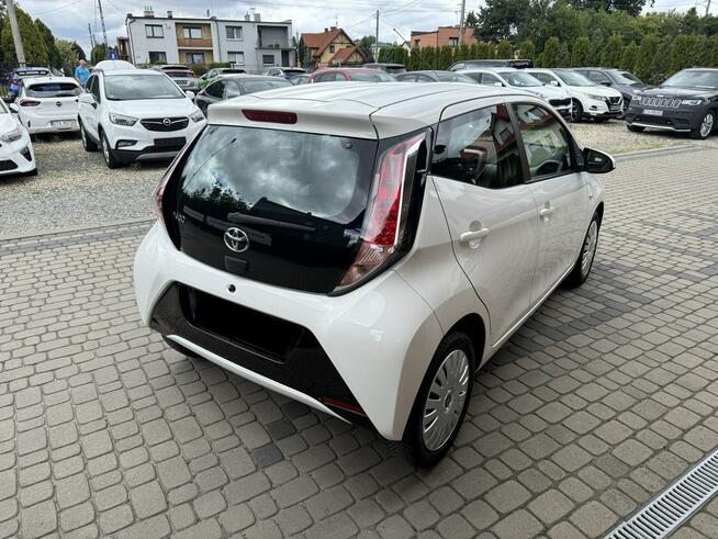 Toyota Aygo 1,0 69KM  Klimatyzacja  Kamera  Navi Orzech - zdjęcie 7