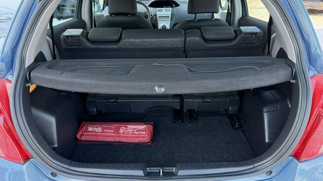 Toyota Yaris 1.3 Benzyna Zarejestrowany Ubezpieczony Elbląg - zdjęcie 8