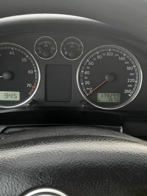 Samochód Volkswagen Passat z 2002 r. Toruń - zdjęcie 3