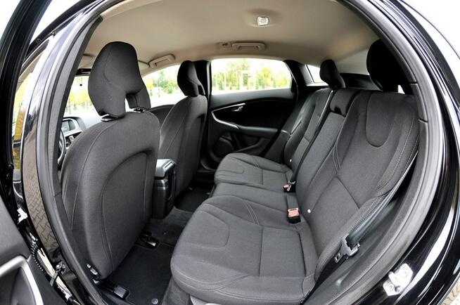 Volvo V40 2,0 D2 2017 Rok Lift Full Led Climatronic Navi Pdc Serwis Płock - zdjęcie 9