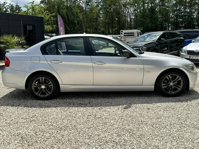 318d 136kM! Manual! Skórzane fotele! Dwustrefowa klimatyzacja! Pęcice - zdjęcie 8