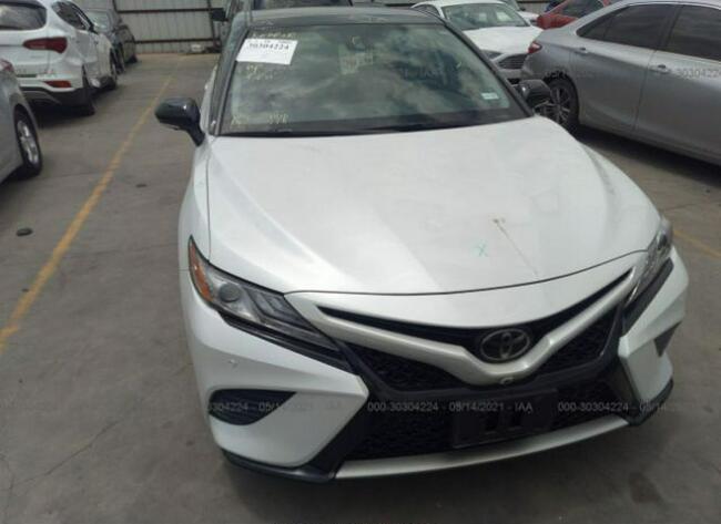 Toyota Camry 2019, 2.5L, po gradobiciu Warszawa - zdjęcie 5