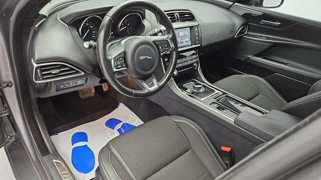 Jaguar XE 2.0 T R-Sport aut ! Z Polskiego Salonu ! Faktura VAT ! Warszawa - zdjęcie 9